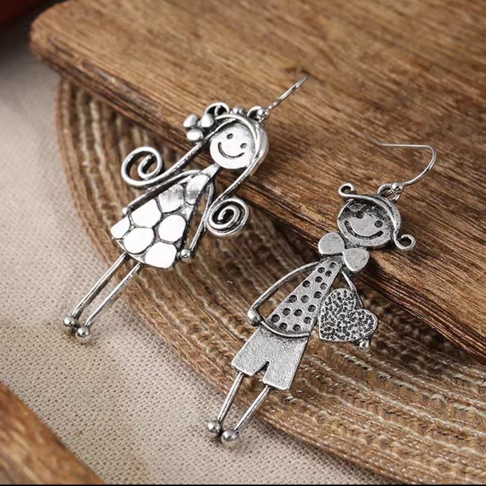 Silver Dangle Earrings – Cute Couple Design
Boy and girl - Picture 7 of 12